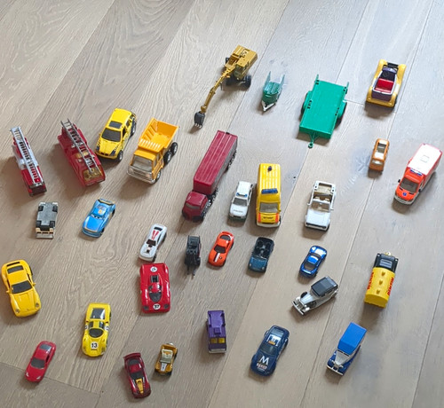 Viele spielfahrzeuge unter - viele,