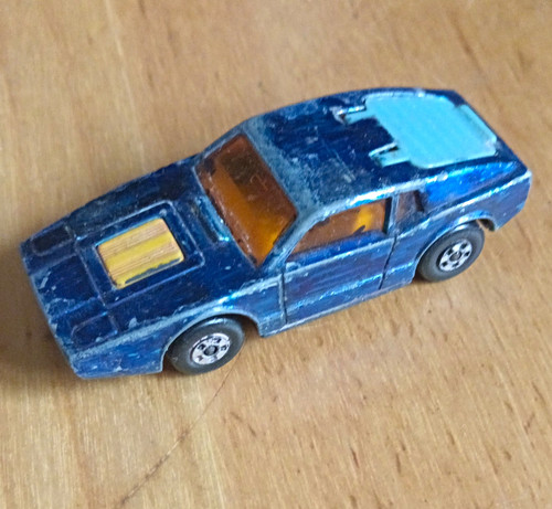 Kleines spielzeugauto pkw - kleines,