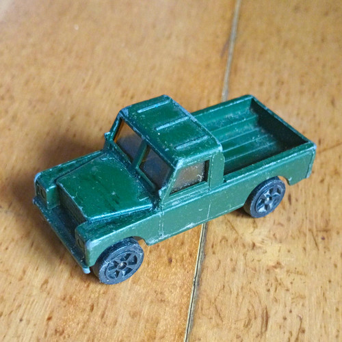 Grünes spielzeugauto pickup - grünes,